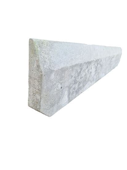 Bordure en béton avec biseau
